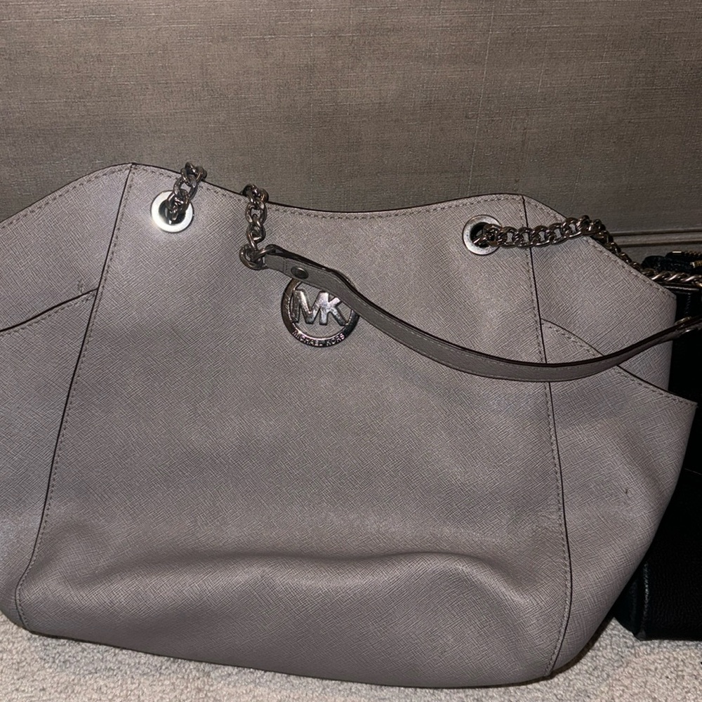 Michael kors grey shoulder bag with chains